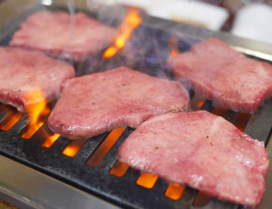 給料日前でも財布を気にする必要なし!最高に旨くて安すぎる焼肉店。★写真クリックで連載ページへリンクします